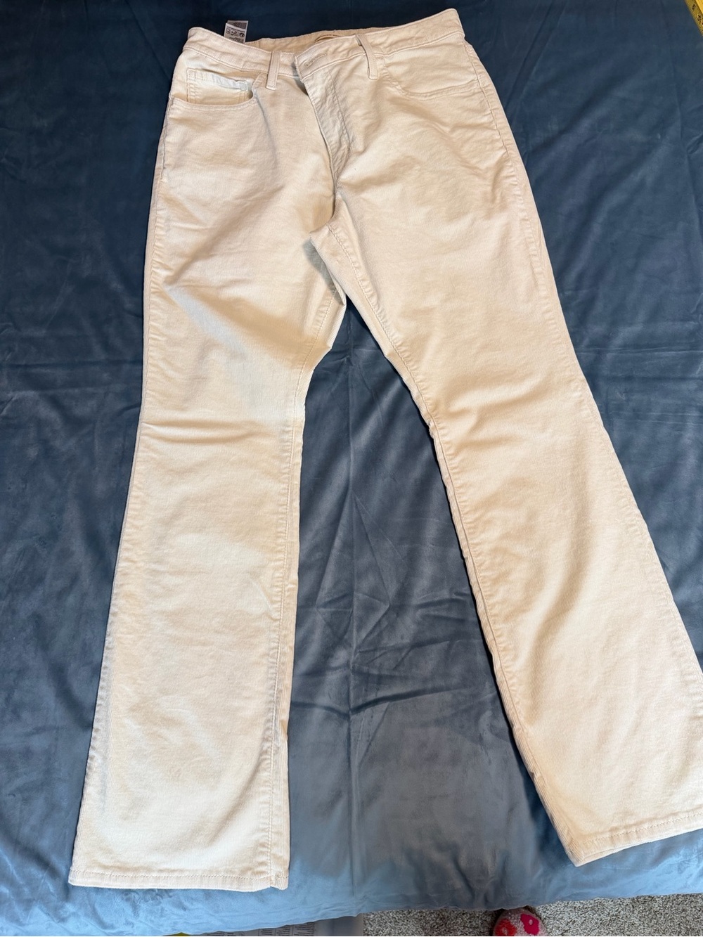 Levi’s 725 Women’s Cream Corduroy Bootcut Jeans - Classic Everyday Style
